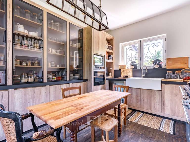 Maison Montfort-l'Amaury - 3 chambres - 250m²