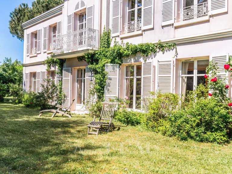 Maison Montfort-l'Amaury - 4 chambres - 300m²