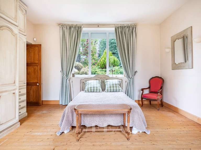 Maison Montfort-l'Amaury - 4 chambres - 220m²