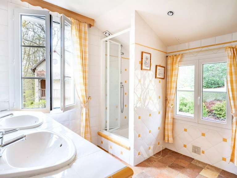 Maison Montfort-l'Amaury - 4 chambres - 220m²