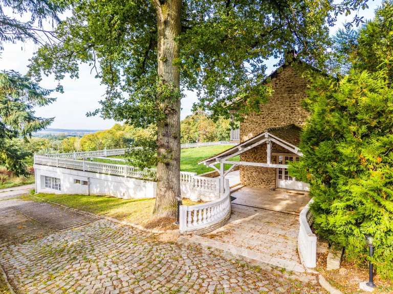 House Montfort-l'Amaury - 3 bedrooms - 360m²