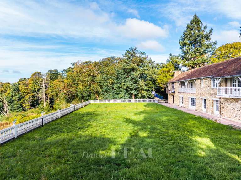 House Montfort-l'Amaury - 3 bedrooms - 360m²