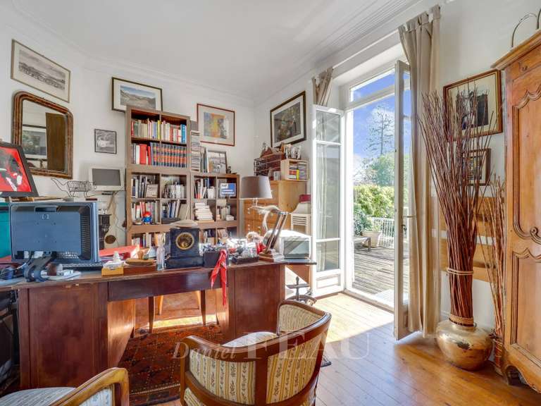 Maison Montfort-l'Amaury - 5 chambres - 204m²