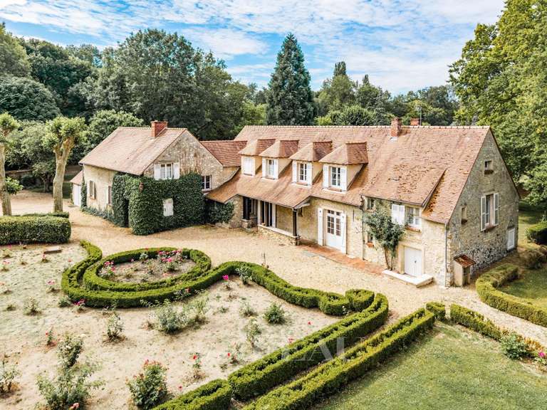 Maison Montfort-l'Amaury - 10 chambres - 575m²