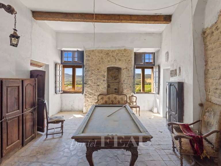 Château Montfort-sur-Argens - 10 chambres - 813m²