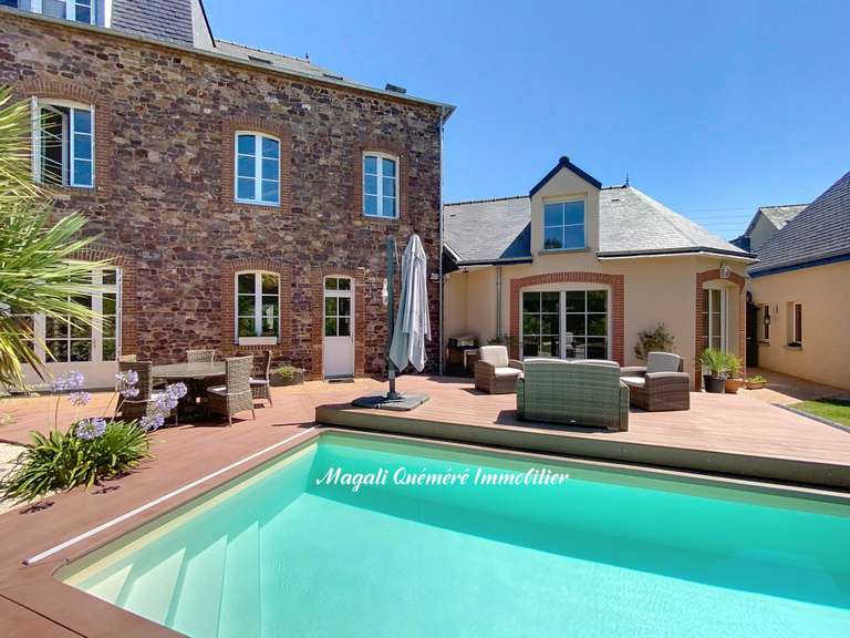 Maison Montfort-sur-Meu - 7 chambres - 258m²