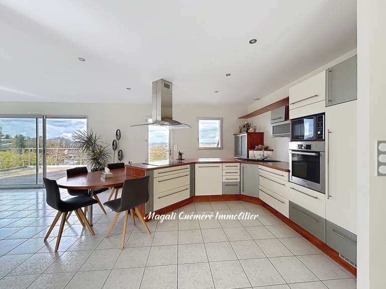 Maison Montfort-sur-Meu - 5 chambres - 259m²