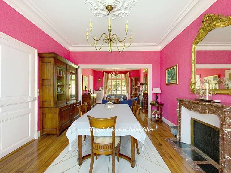 Maison Montfort-sur-Meu - 7 chambres - 258m²
