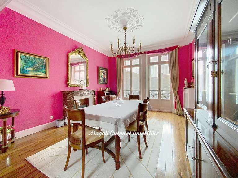 Maison Montfort-sur-Meu - 7 chambres - 258m²