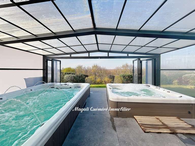 Maison Montfort-sur-Meu - 5 chambres - 251m²