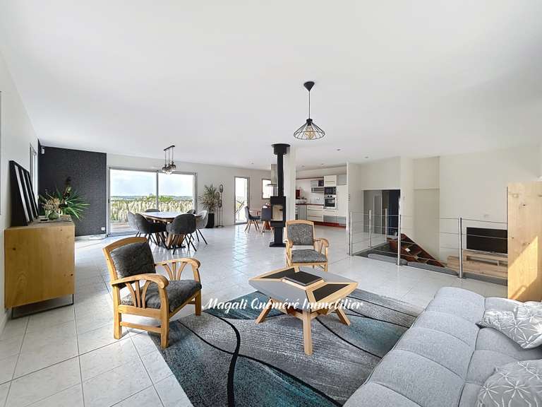 Maison Montfort-sur-Meu - 5 chambres - 251m²
