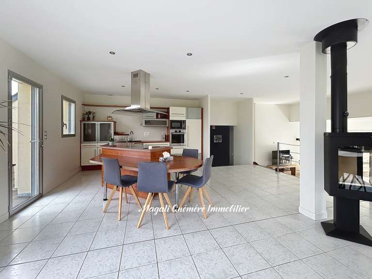 Maison Montfort-sur-Meu - 5 chambres - 252m²