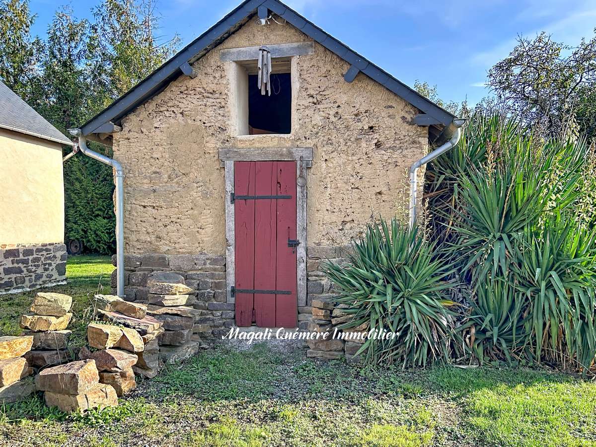 House Montfort-sur-Meu