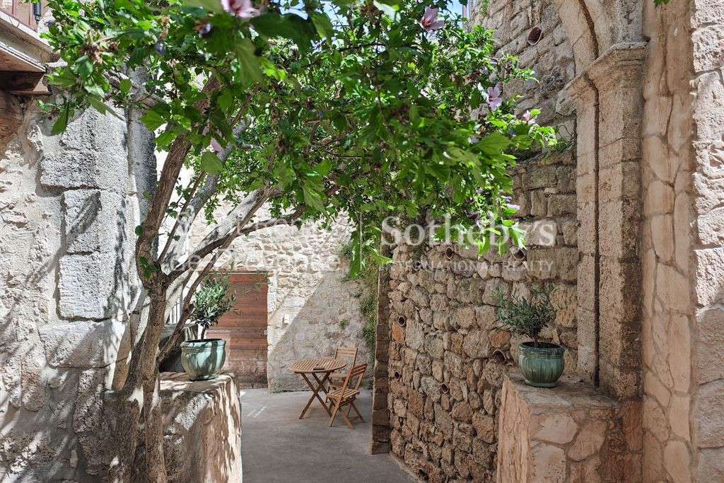 House Montfrin