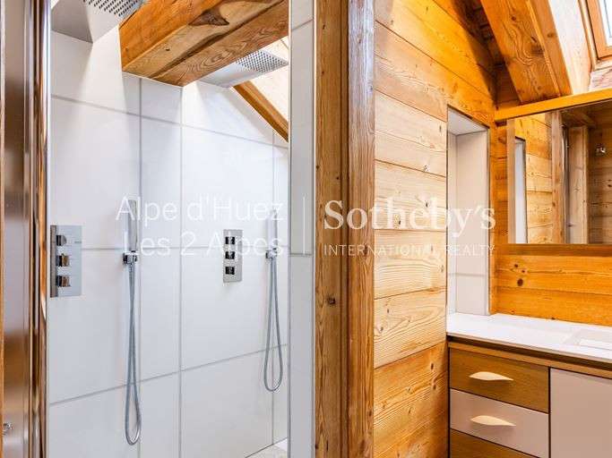 Chalet Montgenèvre - 8 bedrooms - 400m²