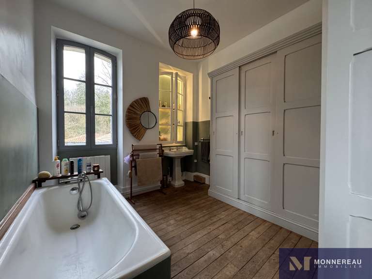 Maison Montguyon - 5 chambres - 262m²