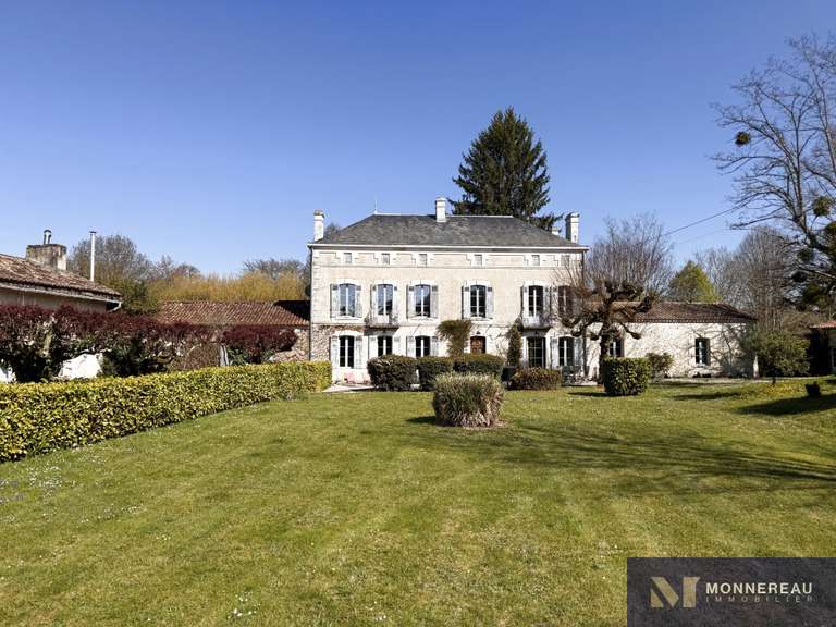House Montguyon - 5 bedrooms - 262m²