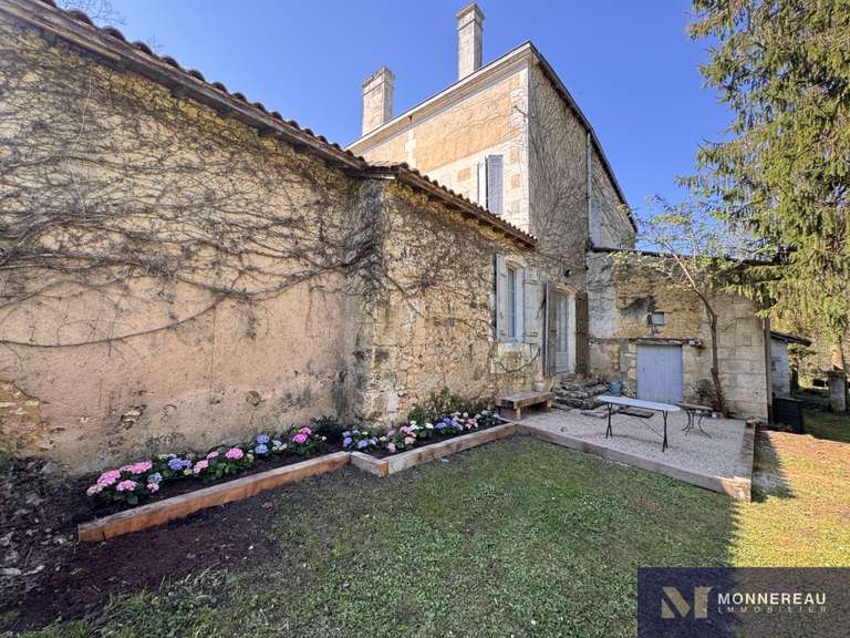House Montguyon - 5 bedrooms - 262m²