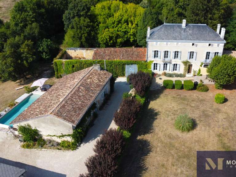 Maison Montguyon - 5 chambres - 262m²