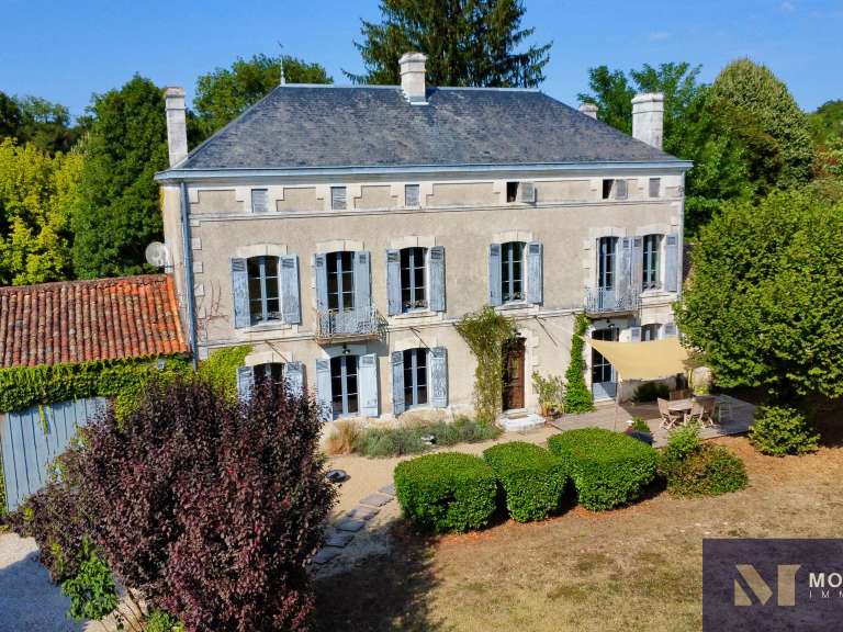 Maison Montguyon - 5 chambres - 262m²
