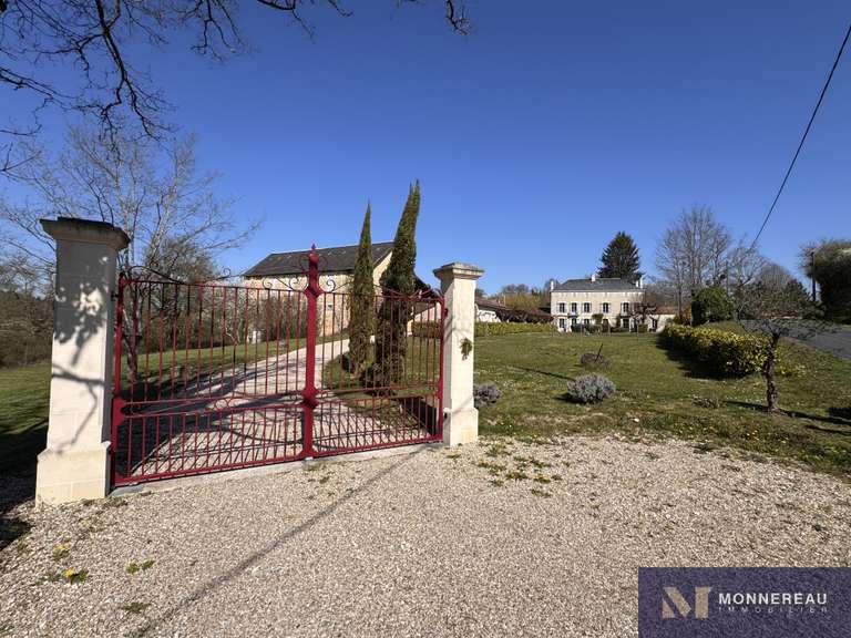 House Montguyon - 5 bedrooms - 262m²
