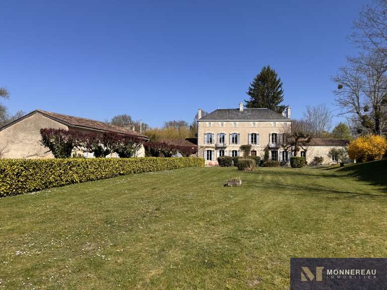 Maison Montguyon - 5 chambres - 262m²