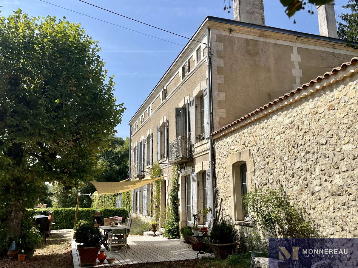 Maison Montguyon