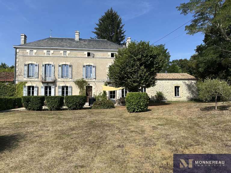 Maison Montguyon - 5 chambres - 262m²