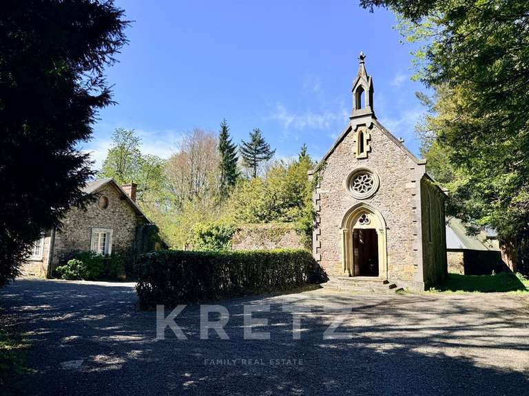 Castle Monthuchon - 16 bedrooms - 911m²