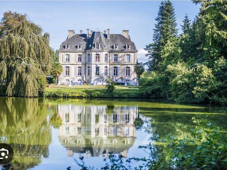 Castle Monthuchon - 16 bedrooms - 911m²