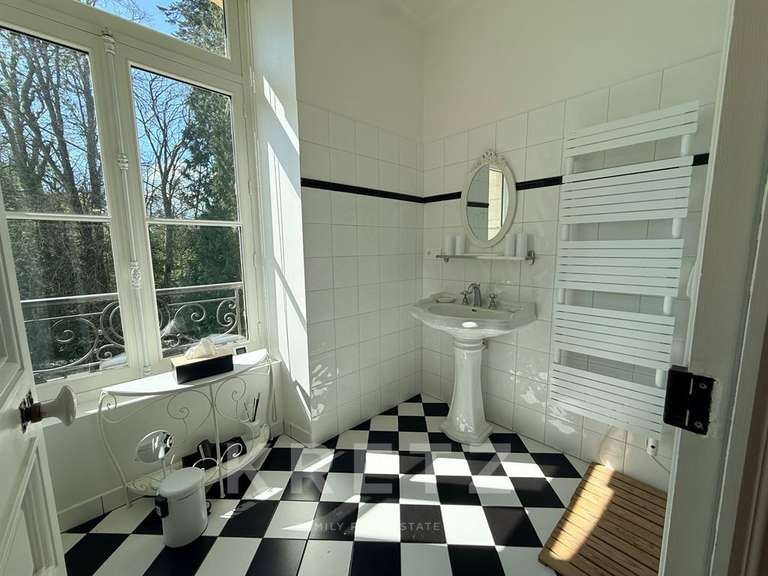 Castle Monthuchon - 16 bedrooms - 911m²