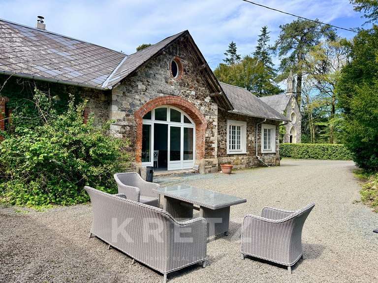 Castle Monthuchon - 16 bedrooms - 911m²