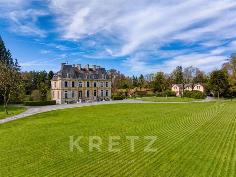 Castle Monthuchon - 16 bedrooms - 911m²