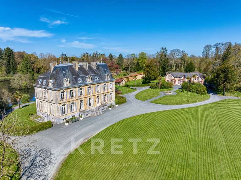Castle Monthuchon - 16 bedrooms - 911m²