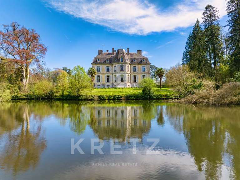Castle Monthuchon - 16 bedrooms - 911m²