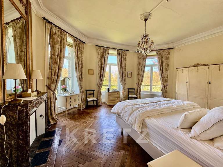 Castle Monthuchon - 16 bedrooms - 911m²