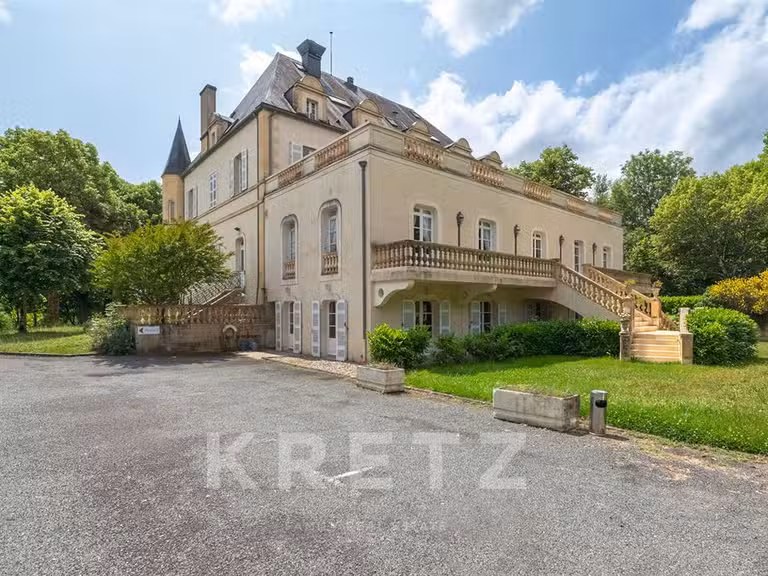 Château Montignac - 42 chambres - 2340m²