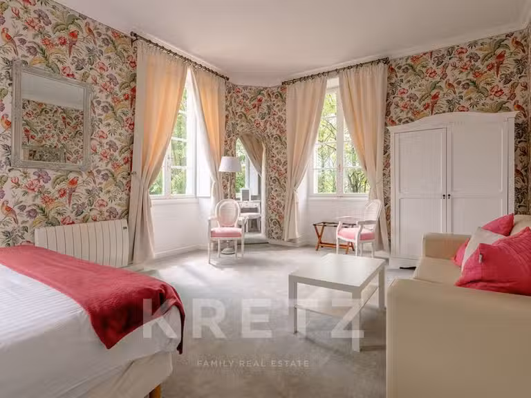 Château Montignac - 42 chambres - 2340m²
