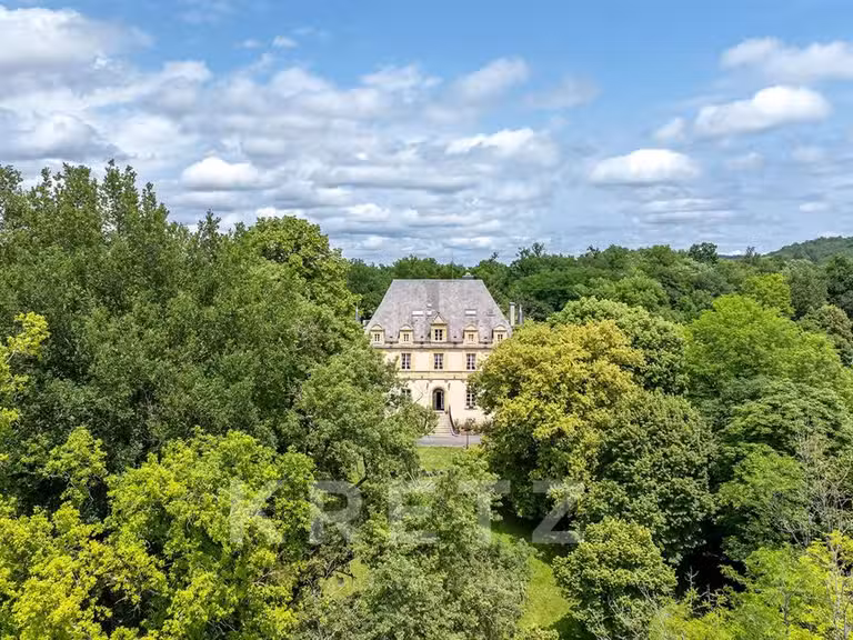 Château Montignac - 42 chambres - 2340m²