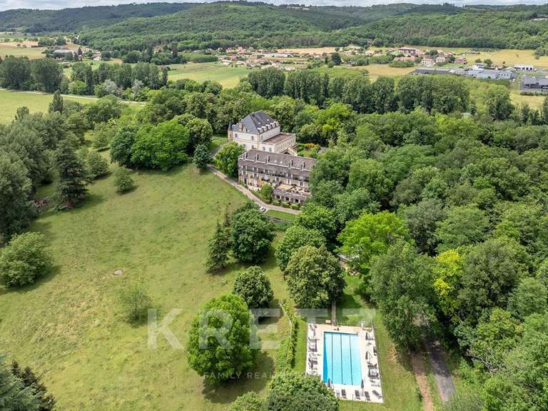 Château Montignac - 42 chambres - 2340m²