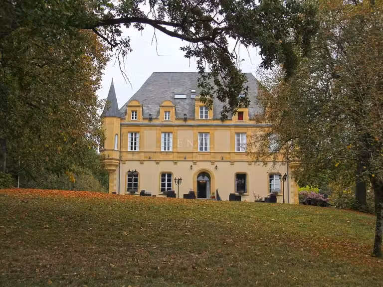 Château Montignac - 15 chambres - 1300m²
