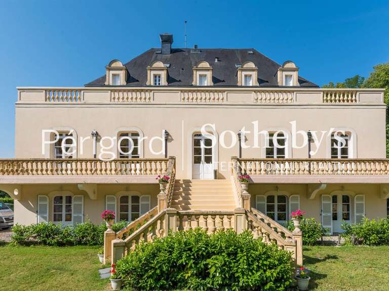 Château Montignac - 46 chambres - 2300m²