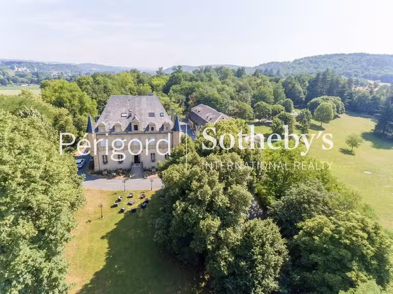 Château Montignac - 46 chambres - 2300m²