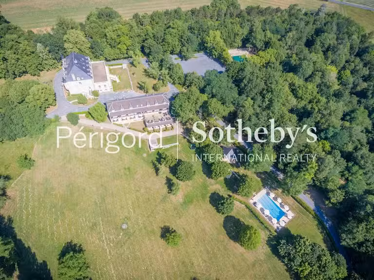 Château Montignac - 46 chambres - 2300m²