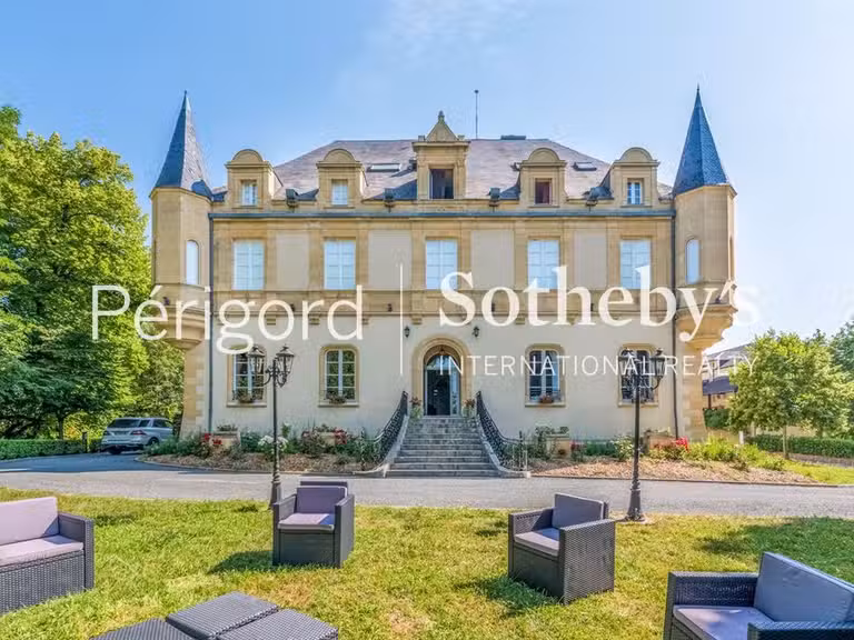 Château Montignac - 46 chambres - 2300m²