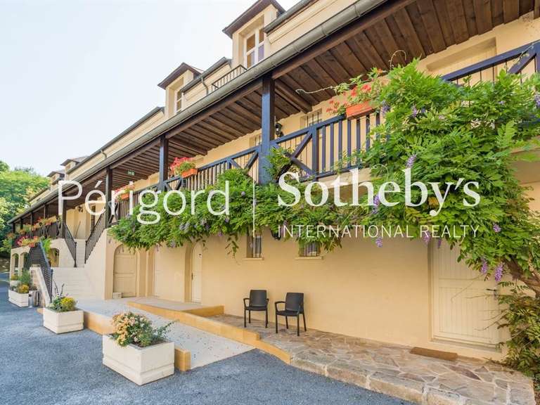 Maison Montignac - 46 chambres - 2300m²