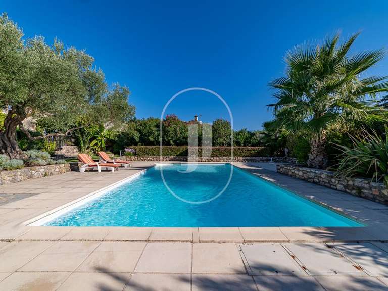 Propriété Montignargues - 6 chambres - 210m²