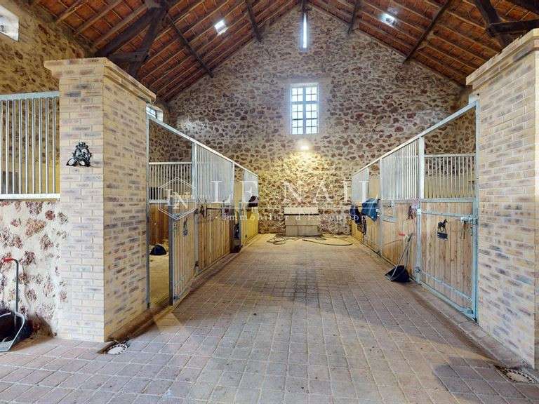 Castle Montluçon - 2 bedrooms - 370m²