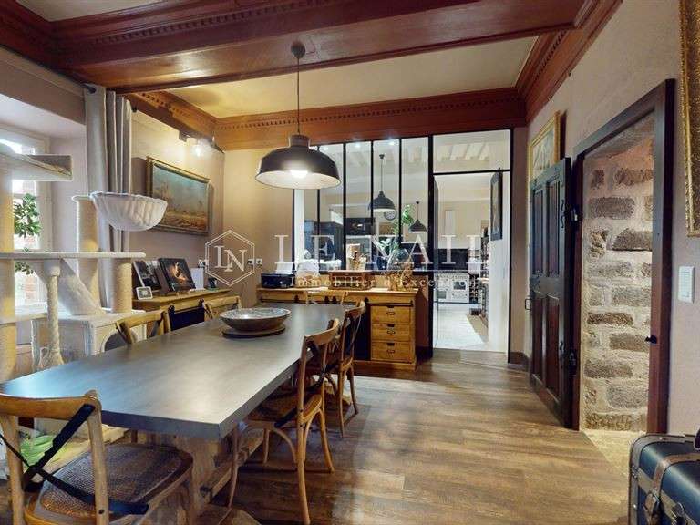 Castle Montluçon - 2 bedrooms - 370m²