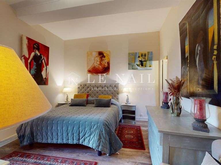 Castle Montluçon - 2 bedrooms - 370m²